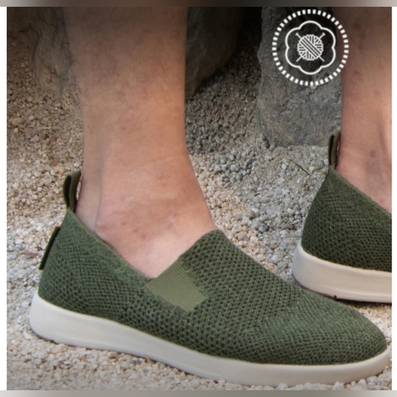 Woolloomooloo Suffolk Unisex Merino Wool Slip-On - Comfort and Support